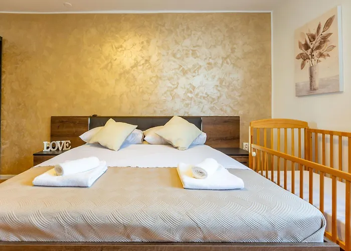Apolon 2Bdr Apartment With Balcony