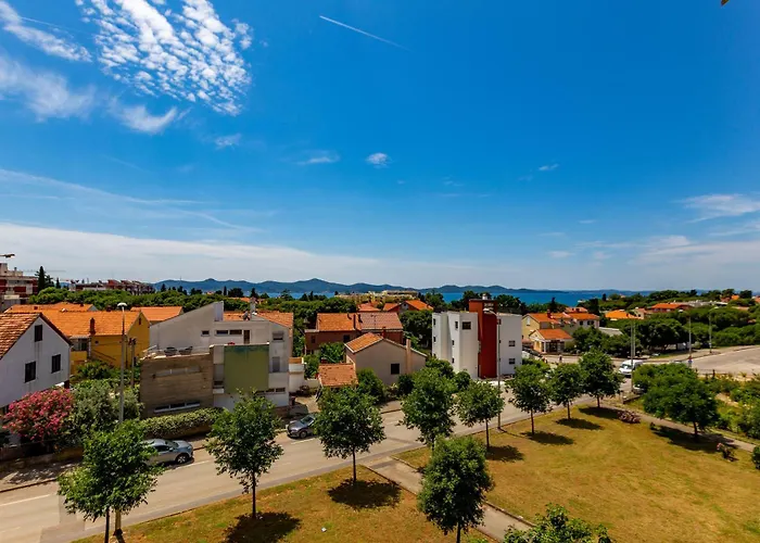 Apolon 2Bdr Apartment With Balcony