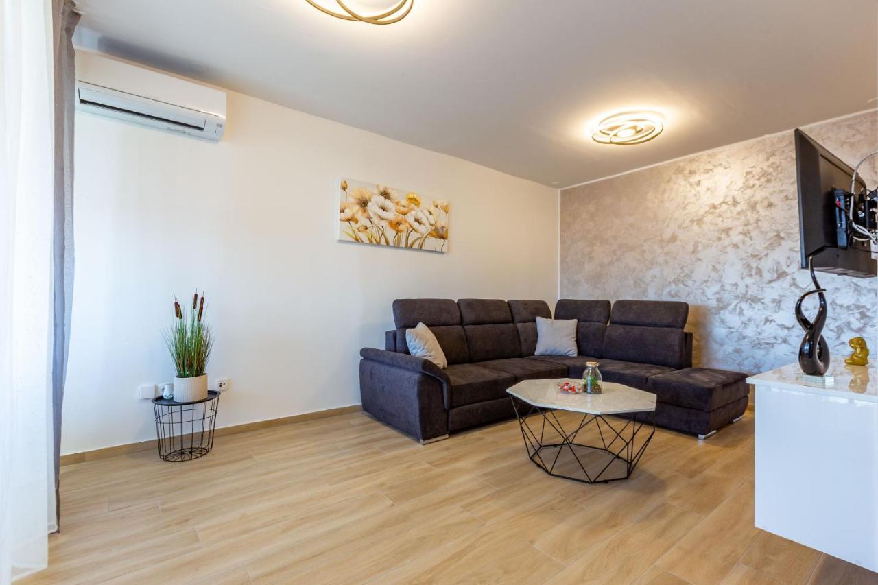 Apolon 2bdr With Balcony Apartmán Zadar