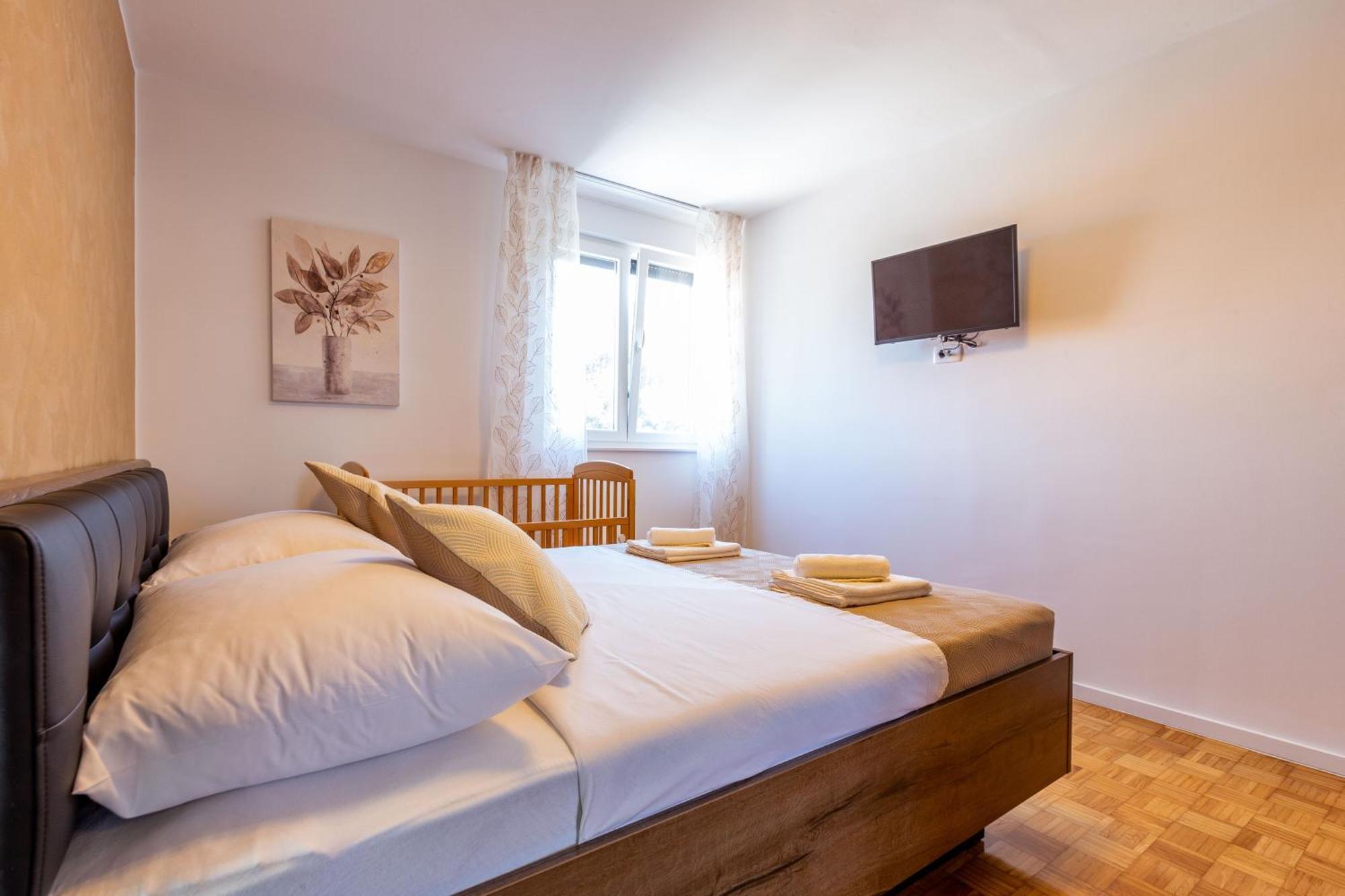 Apolon 2bdr With Balcony *