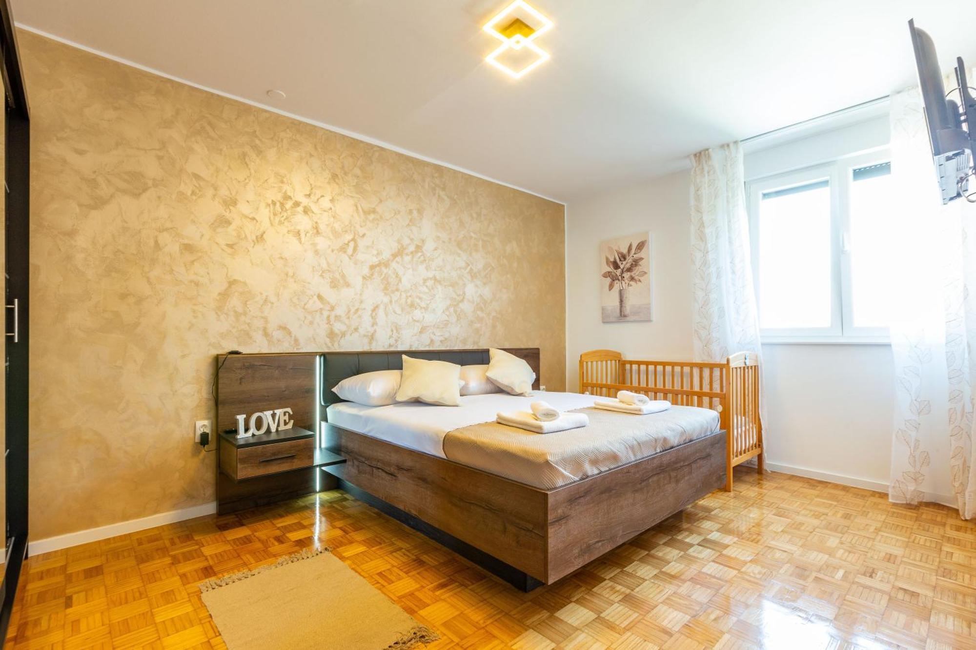 Apolon 2bdr With Balcony Apartmán Zadar