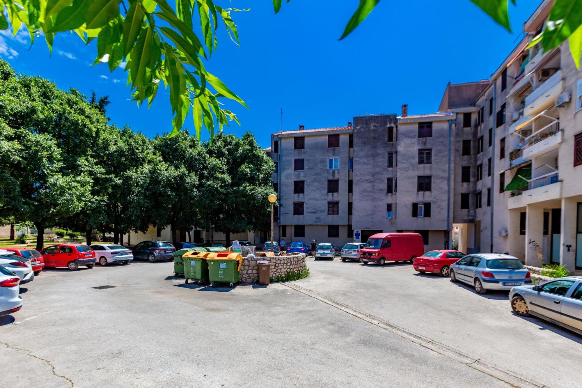 Apolon 2bdr With Balcony *